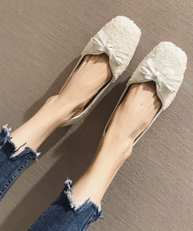 Effortlessly Elegant Shoes with a Timeless Design