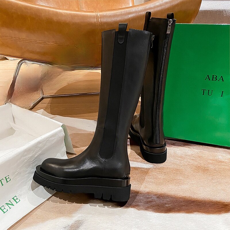 Well Tailored Boots with a Graceful Silhouette