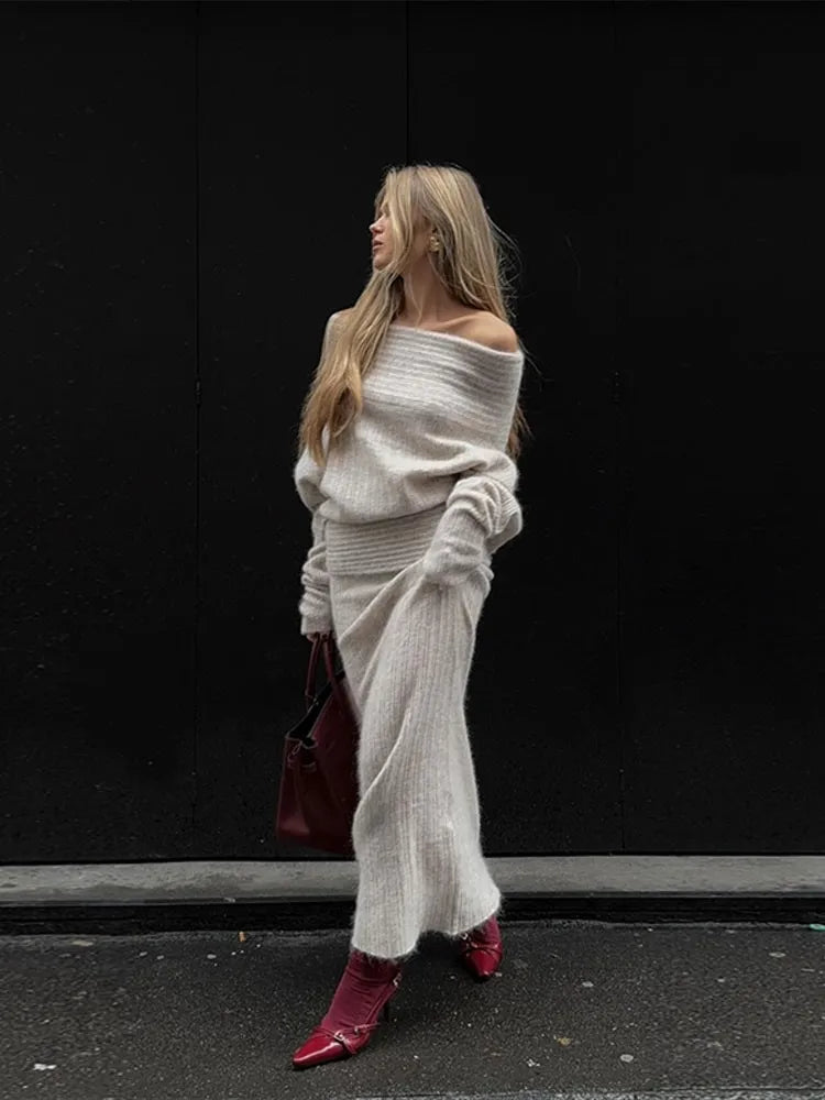 Effortlessly Elegant Garment with a Timeless Design