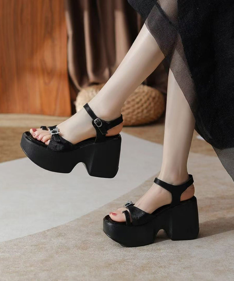 Well Tailored Sandals with a Graceful Silhouette