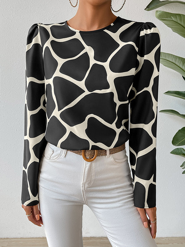 Effortlessly Elegant T-Shirt with a Timeless Design