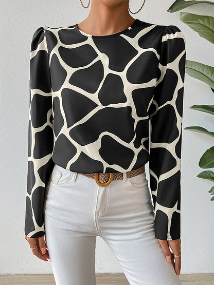 Effortlessly Elegant T-Shirt with a Timeless Design