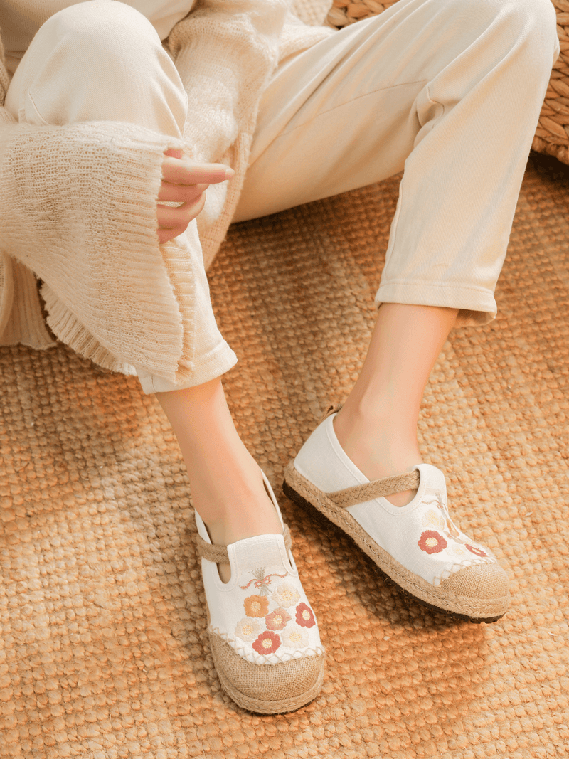 Effortlessly Elegant Garment with a Timeless Design