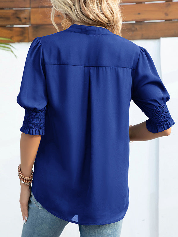 Effortlessly Elegant T-Shirt with a Timeless Design