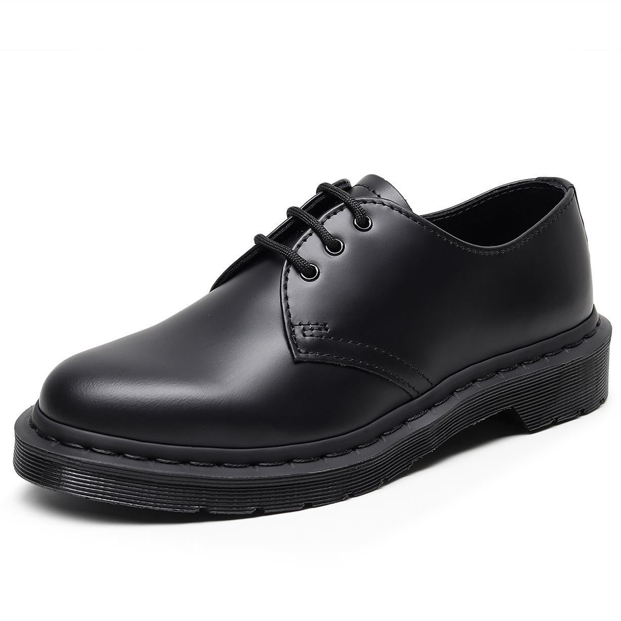 Well Tailored Boots with a Graceful Silhouette