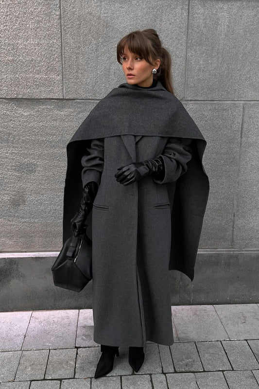 Well Tailored Coat with a Graceful Silhouette