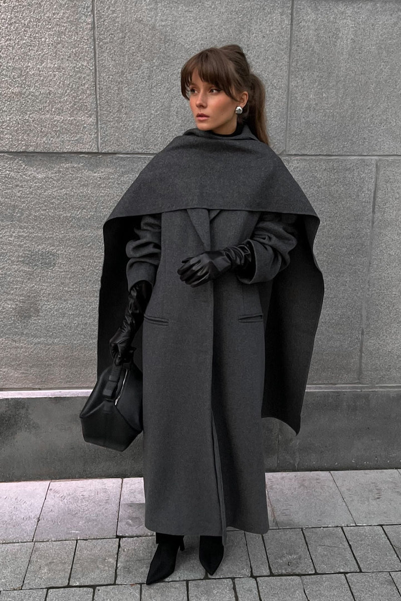 Well Tailored Coat with a Graceful Silhouette