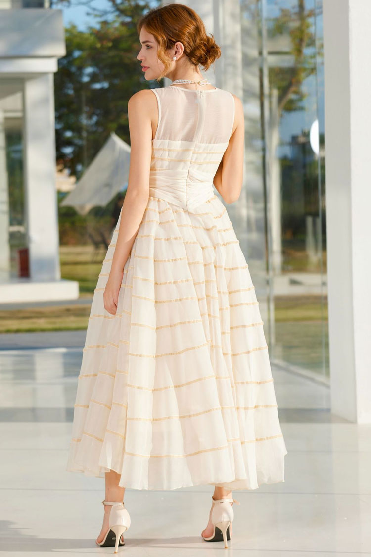 Classic Vintage Dress with a Flattering Fit