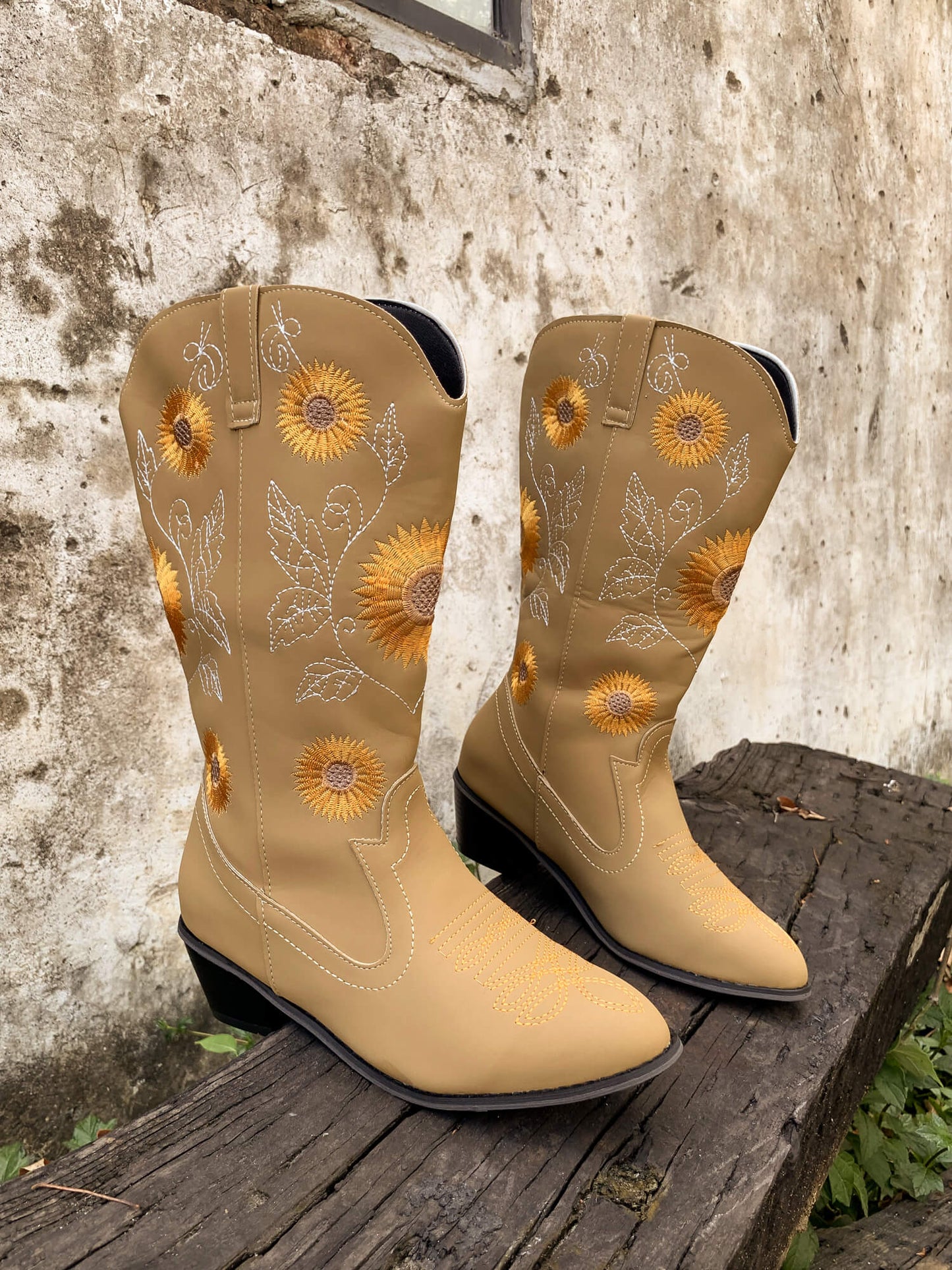 Polished Boots with an Effortless Classic Look