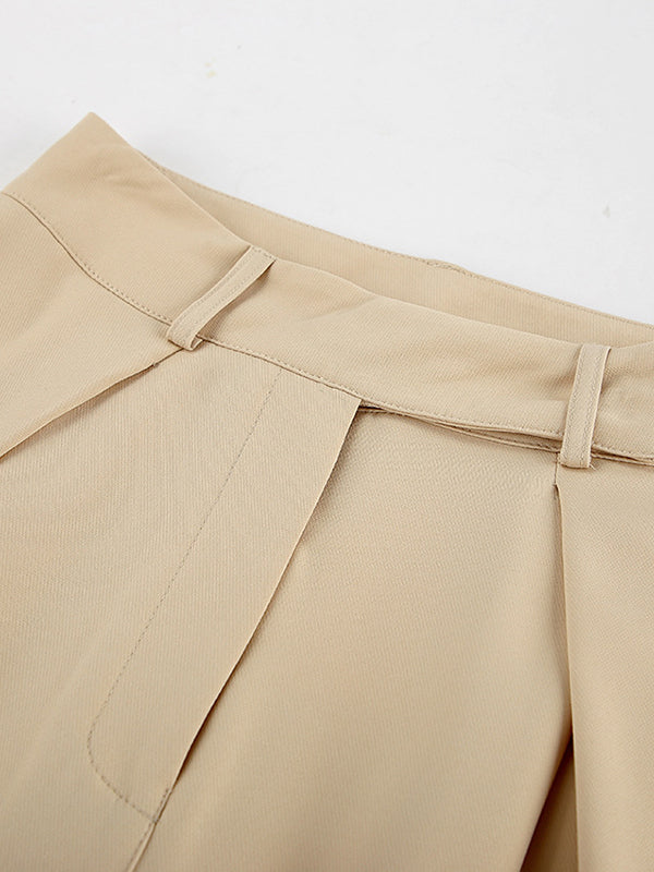Effortlessly Elegant Trousers with a Timeless Design