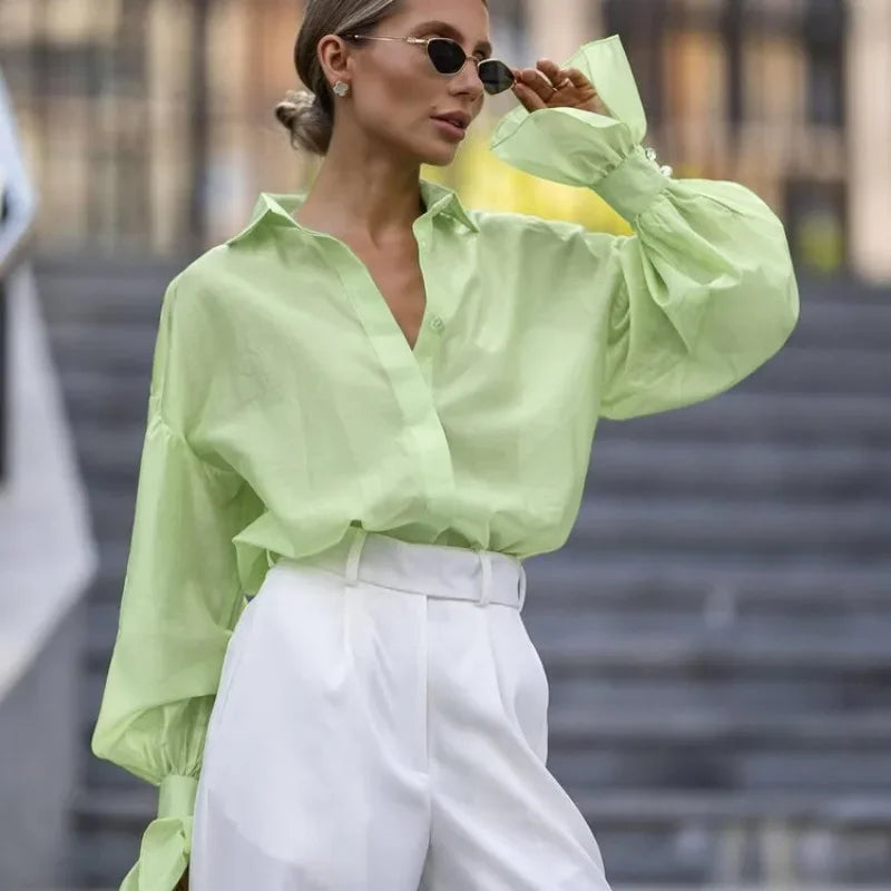 Effortlessly Elegant Blouse with a Timeless Design