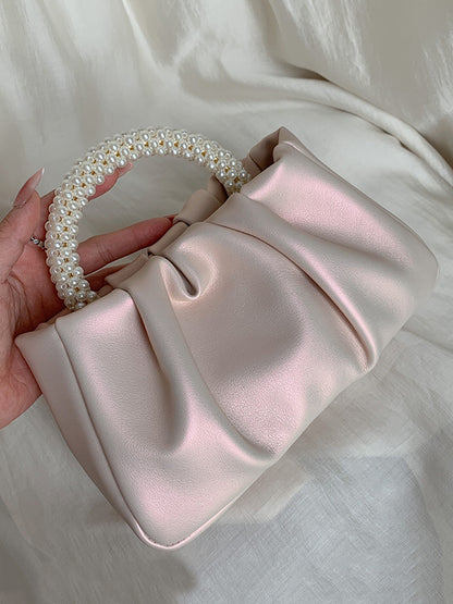 Well Tailored Bag with a Graceful Silhouette