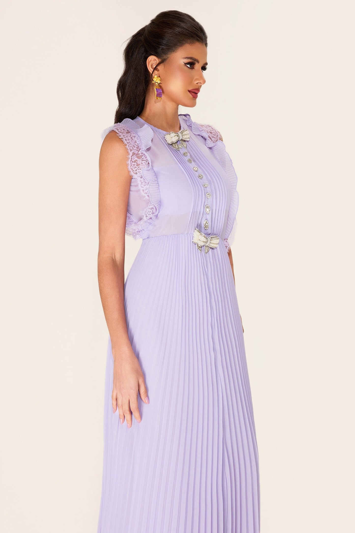 Beautifully Finished Dress in a Timeless Design