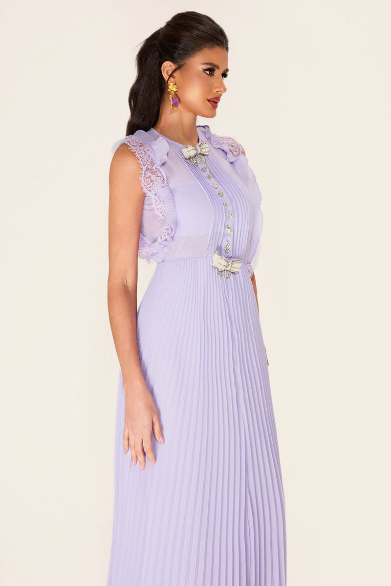 Beautifully Finished Dress in a Timeless Design