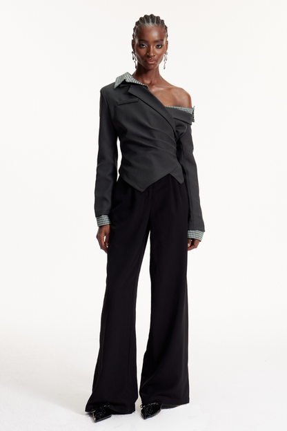 Effortlessly Elegant Top with a Timeless Design