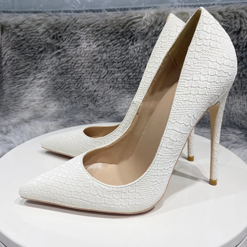 Well Tailored Shoes with a Graceful Silhouette