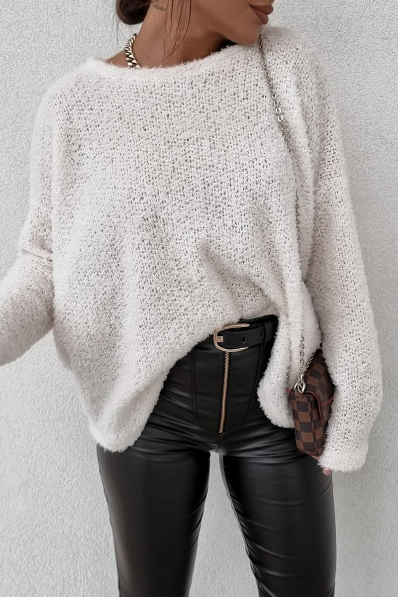 Well Tailored Top with a Graceful Silhouette