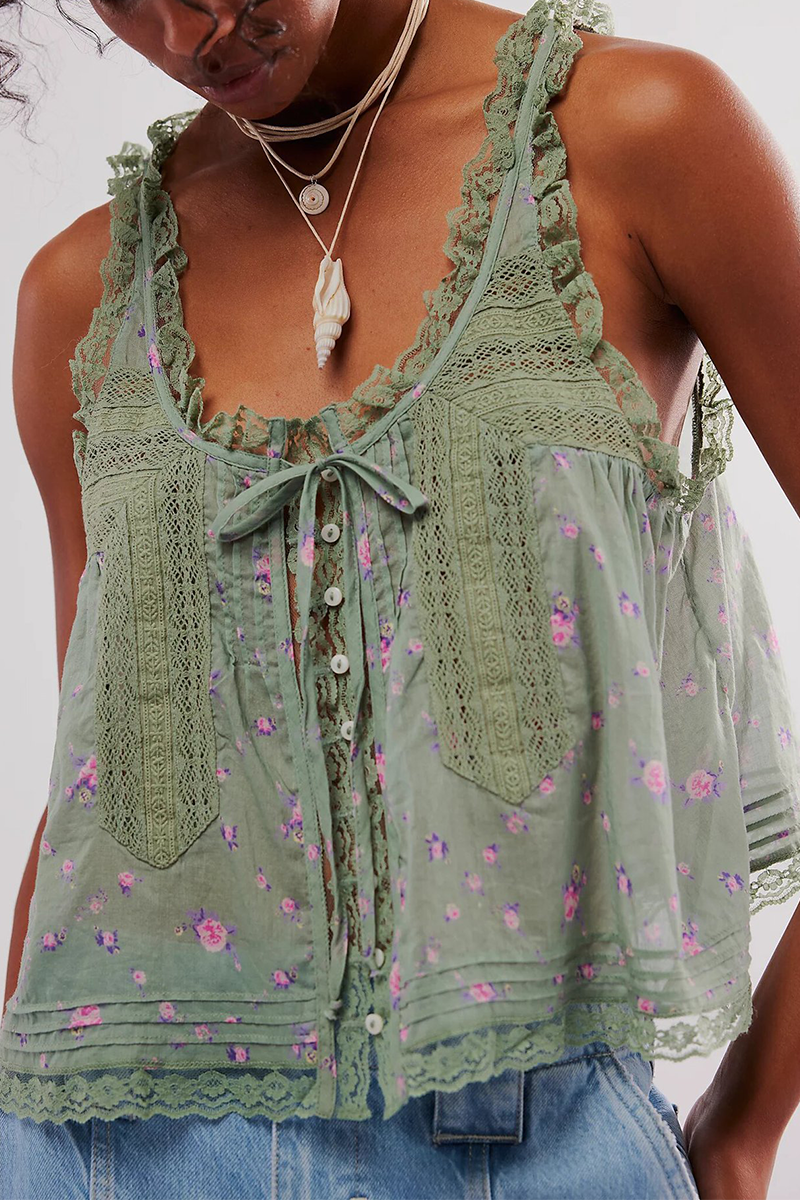 Classic Vintage Top with a Flattering Fit