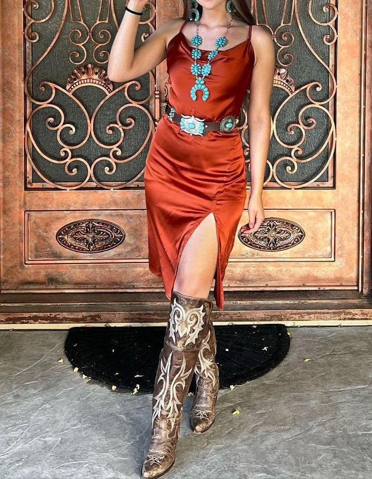 Gracefully Styled Dress for Any Occasion