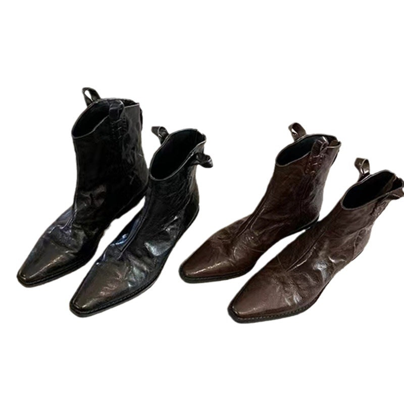 Effortlessly Elegant Boots with a Timeless Design