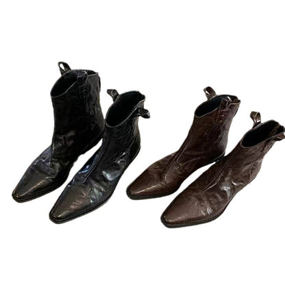 Effortlessly Elegant Boots with a Timeless Design