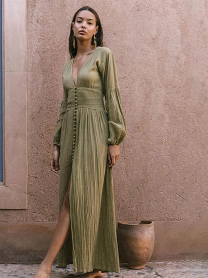 Effortlessly Elegant Dress with a Timeless Design