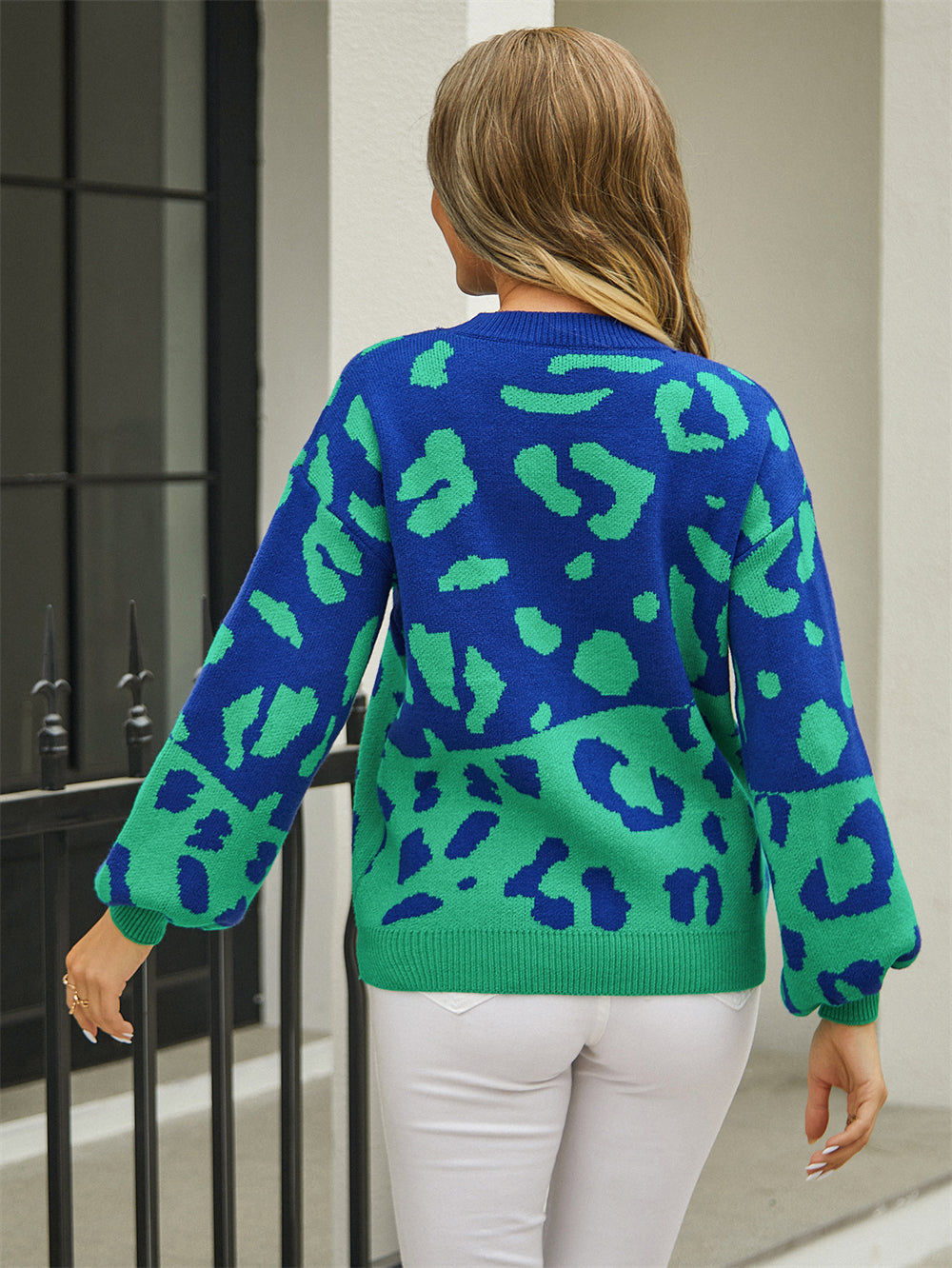 Well Tailored Sweater with a Graceful Silhouette