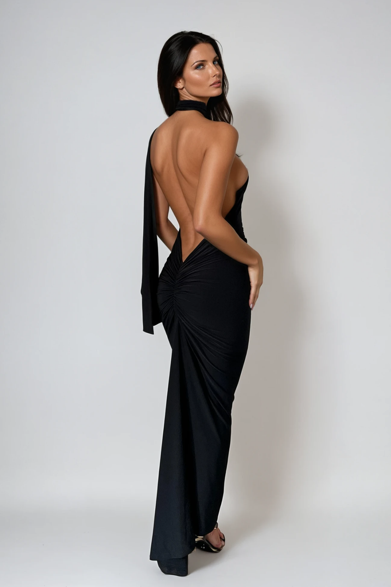 Beautifully Finished Dress in a Timeless Design