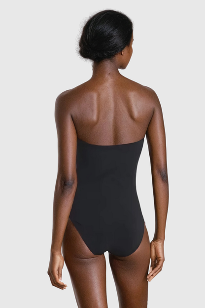 Well Tailored Swimsuit with a Graceful Silhouette