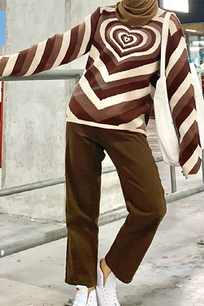 Classic Vintage Sweater with a Flattering Fit