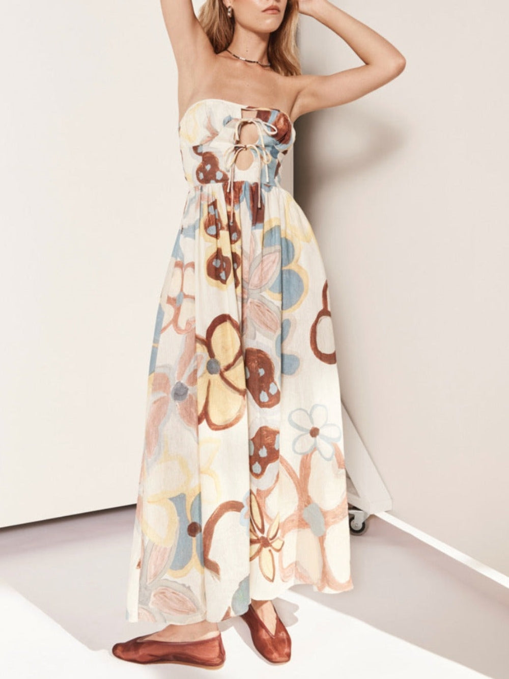 Effortlessly Elegant Dress with a Timeless Design