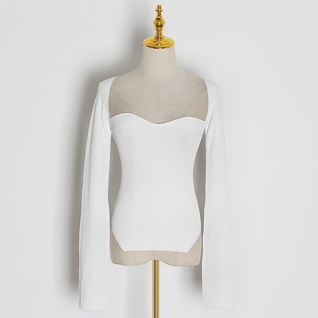 Well Tailored Top with a Graceful Silhouette