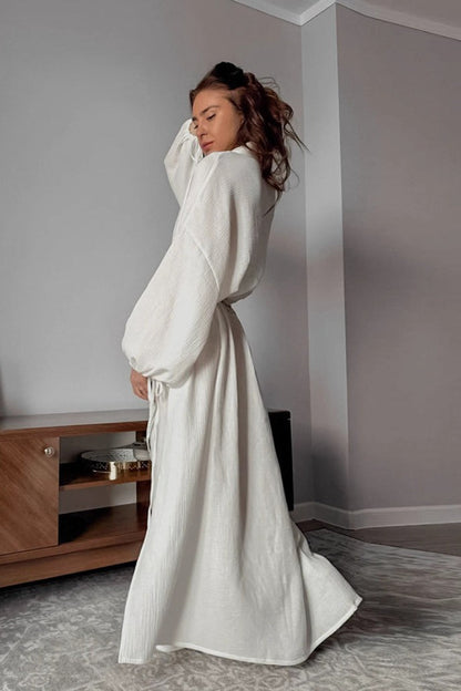 Beautifully Finished Dress in a Timeless Design
