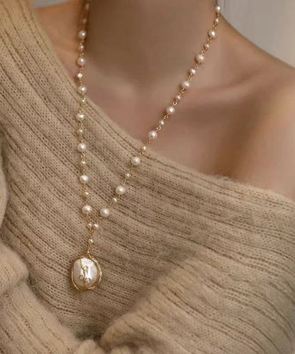 Effortlessly Elegant Garment with a Timeless Design