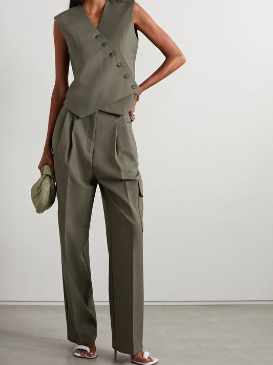 Effortlessly Elegant Pants with a Timeless Design