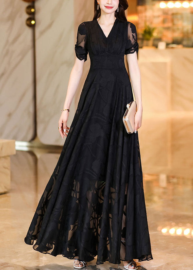 Beautifully Finished Dress in a Timeless Design