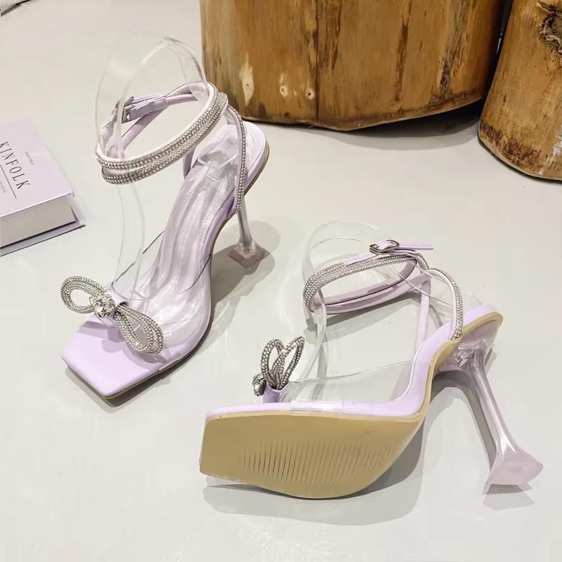 Well Tailored Sandals with a Graceful Silhouette