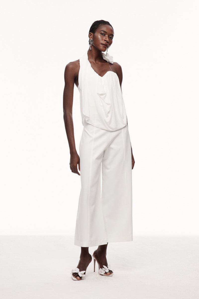 Well Tailored Top with a Graceful Silhouette
