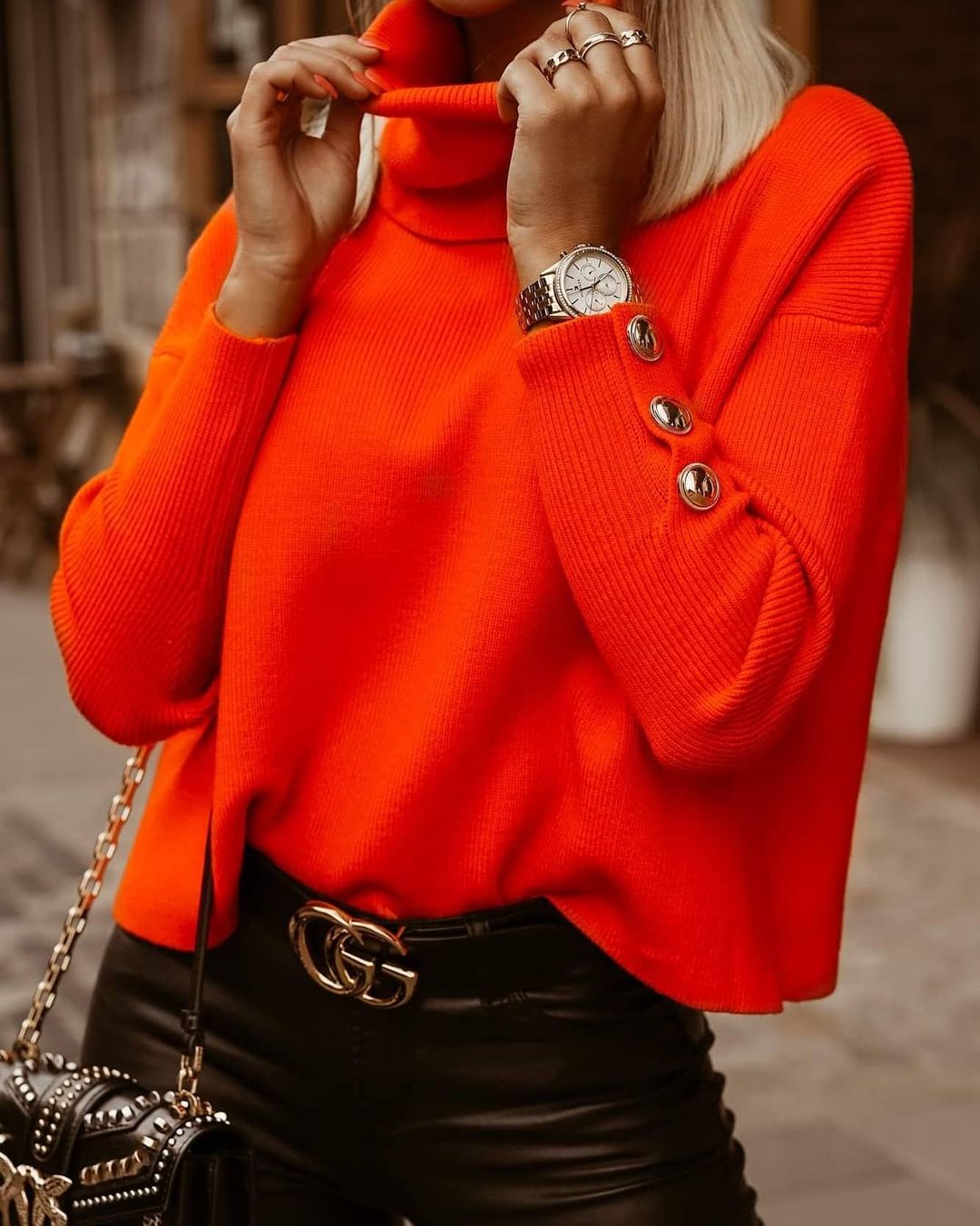 Effortlessly Elegant Sweater with a Timeless Design