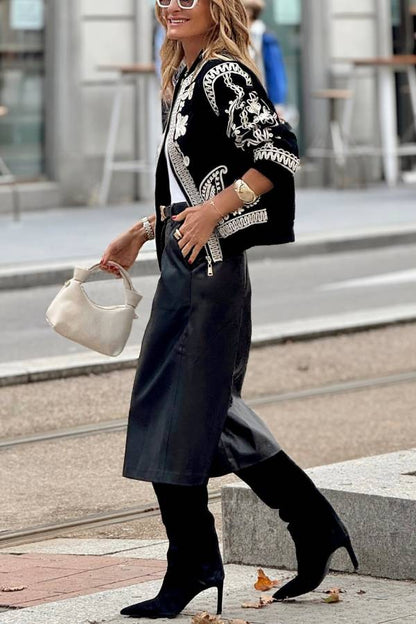 Effortlessly Elegant Jacket with a Timeless Design