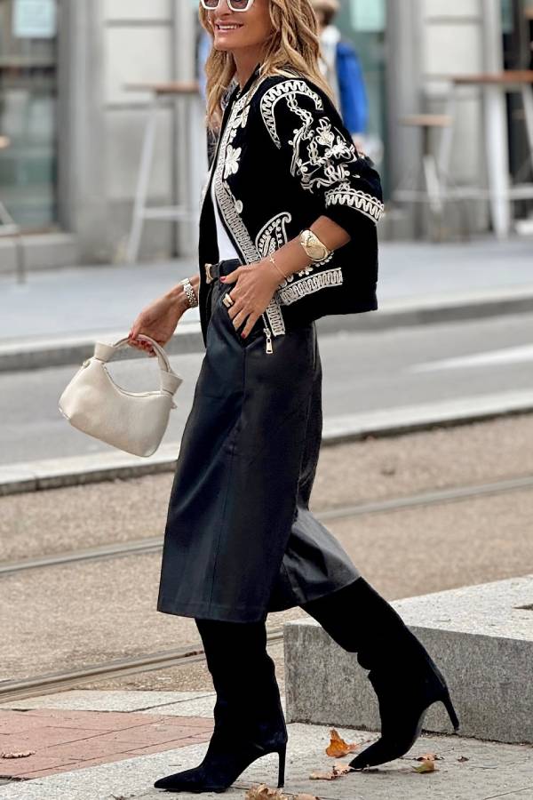 Effortlessly Elegant Jacket with a Timeless Design