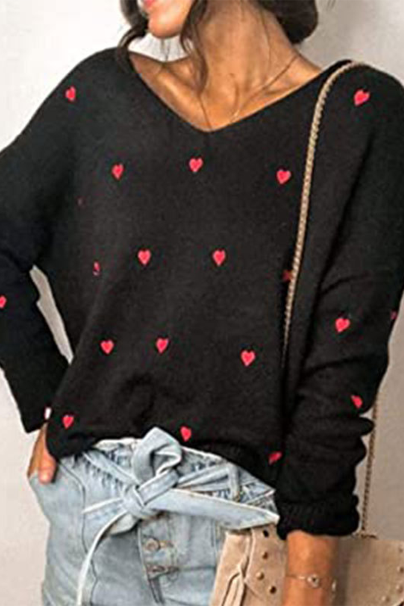 Effortlessly Elegant Sweater with a Timeless Design