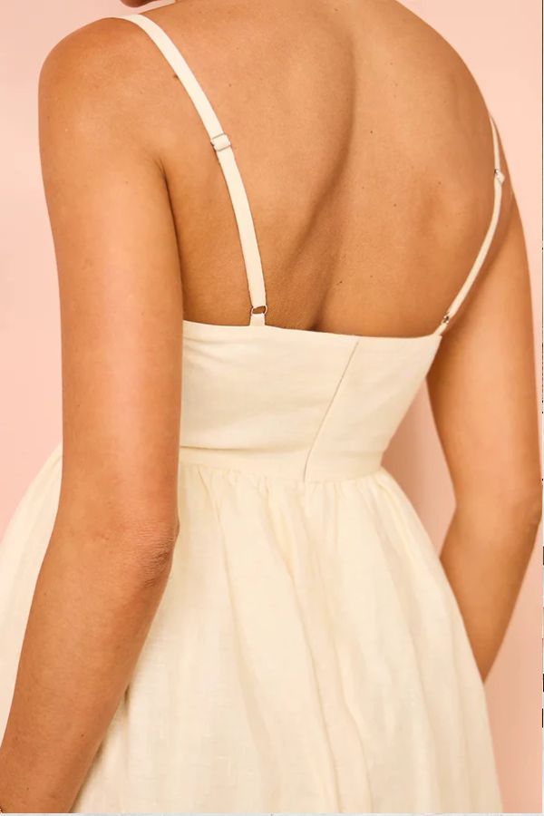 Effortlessly Elegant Dress with a Timeless Design