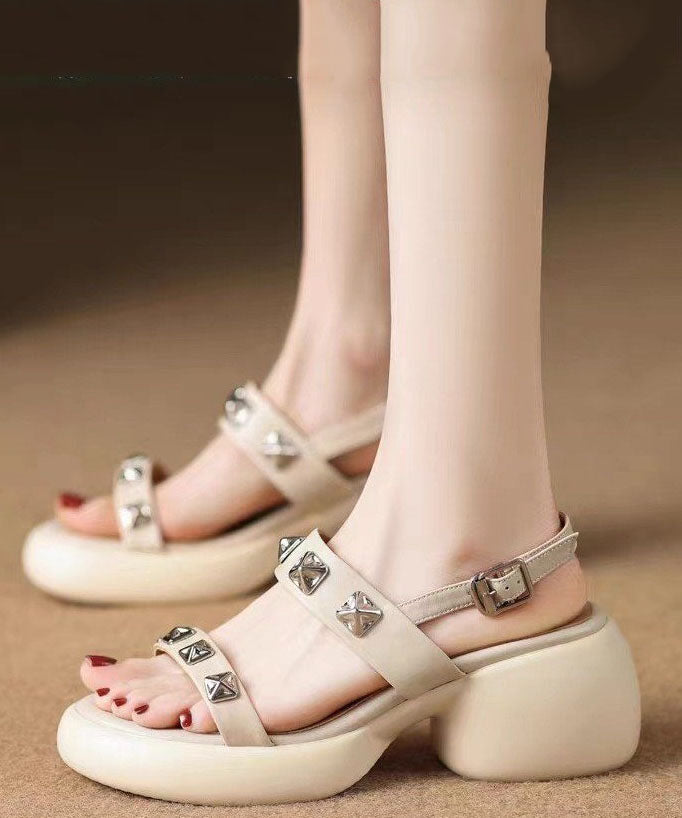 Well Tailored Sandals with a Graceful Silhouette