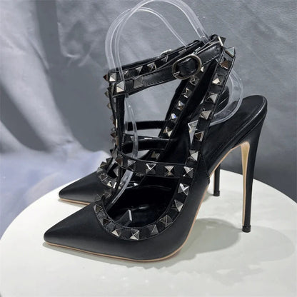 Effortlessly Elegant Sandals with a Timeless Design