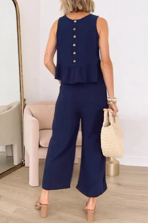 Effortlessly Elegant Pants with a Timeless Design