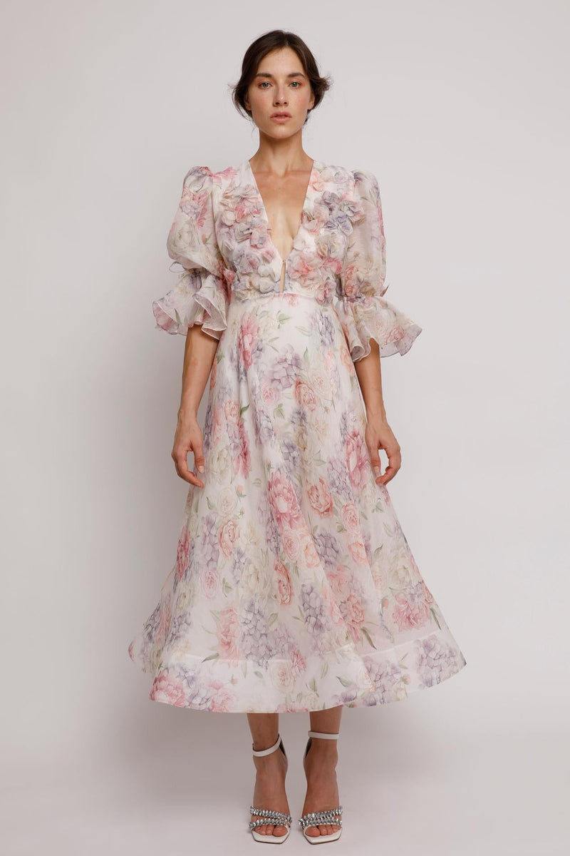 Well Tailored Dress with a Graceful Silhouette