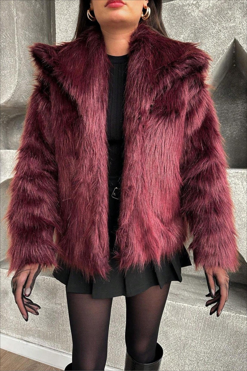 Well Tailored Coat with a Graceful Silhouette