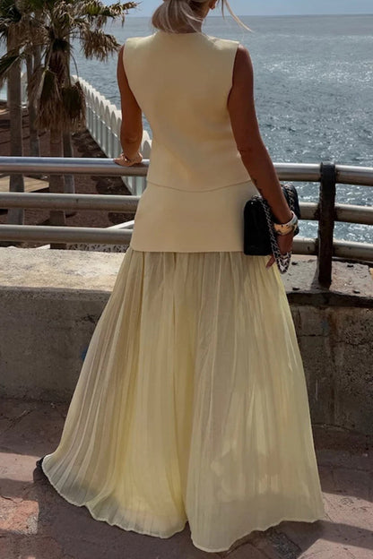 Well Tailored Top with a Graceful Silhouette