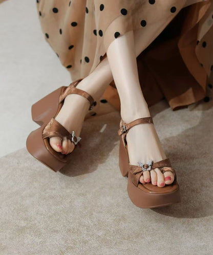 Well Tailored Sandals with a Graceful Silhouette